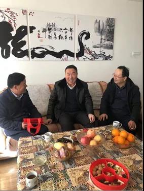 敦煌種業(yè)領(lǐng)導(dǎo)看望慰問公司老干部、老黨員及困難黨員職工